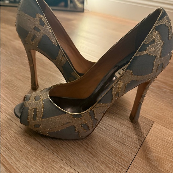 Badgley Mischka Gray and Gold Peep Toe Heels - Picture 6 of 6
